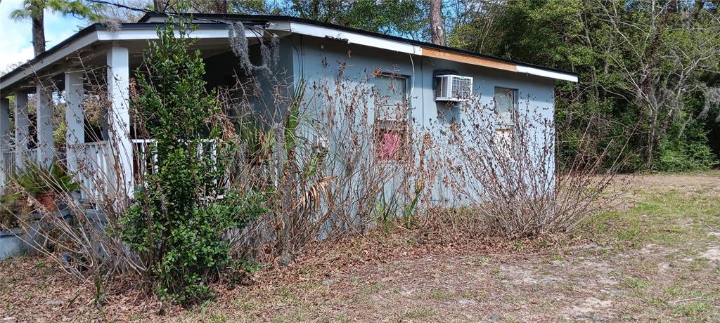 555 Lee Road Jacksonville, FL 32225 - Photo 4 of 67 a backyard of a house with lots of green space