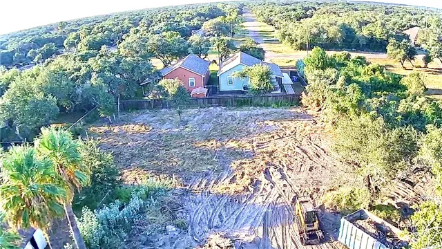 a view of yard with green space