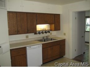 1536 West Adams Street Springfield, IL 62704 - Photo 4 of 11 Gallery Image 4