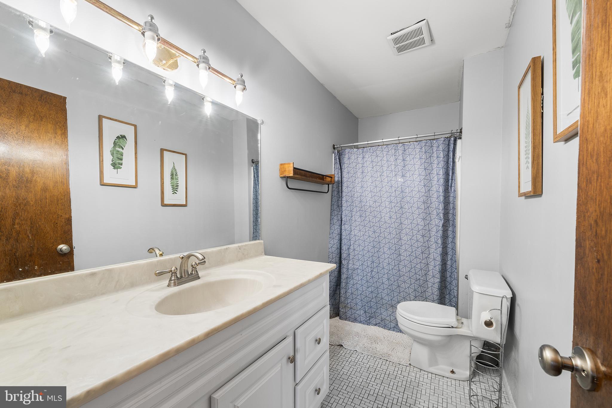 607 St Anthony Lane Upper Darby, PA 19082 - Photo 21 of 31