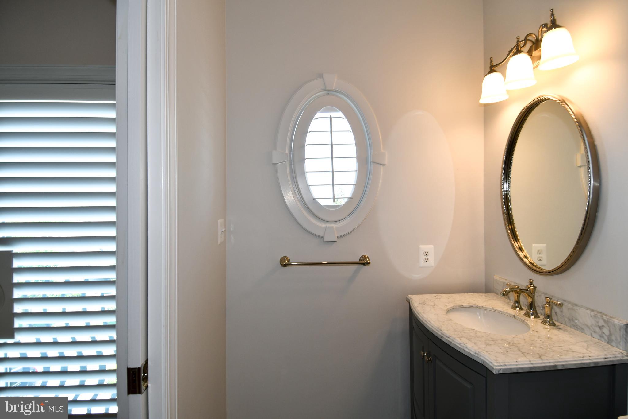 7808 Southdown Road Alexandria, VA 22308 - Photo 83 of 99 Upper level full bath