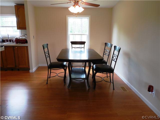 20856 Reese Road Dinwiddie, VA 23841 - Photo 8 of 23 Dining Room