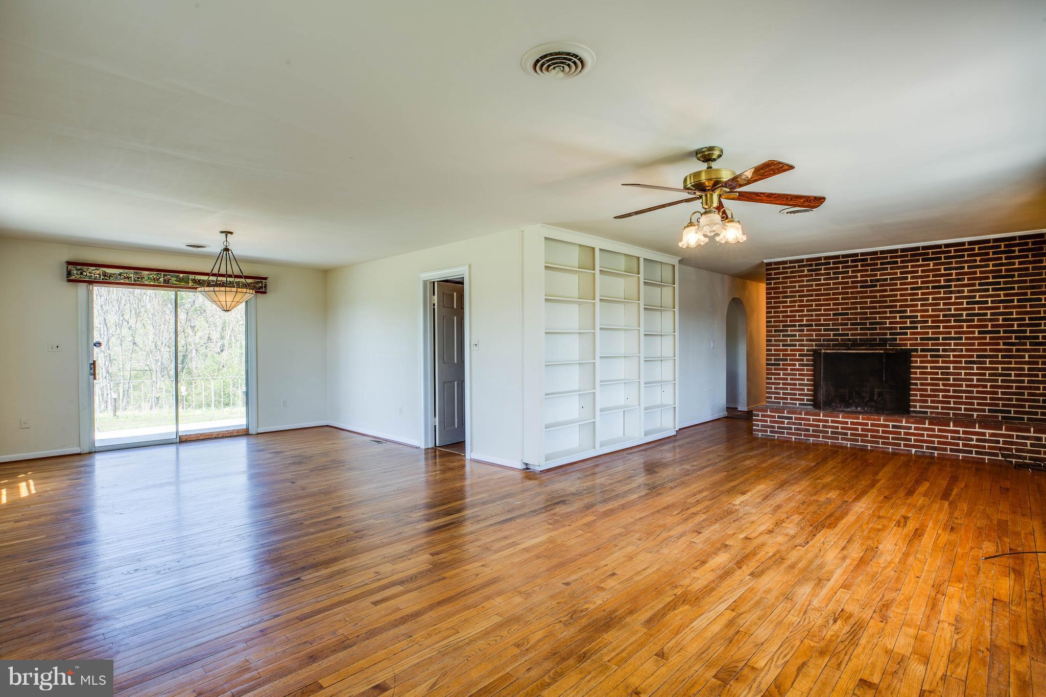 16195 Ridge Road King George, VA 22485 - Photo 11 of 29 Living Room