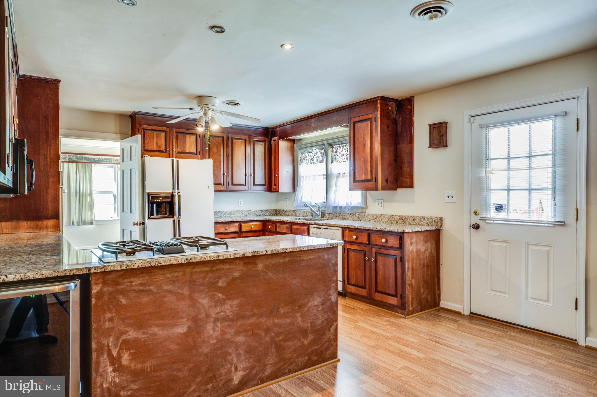 16195 Ridge Road King George, VA 22485 - Photo 13 of 29 Granite counters and lots of cabinet space