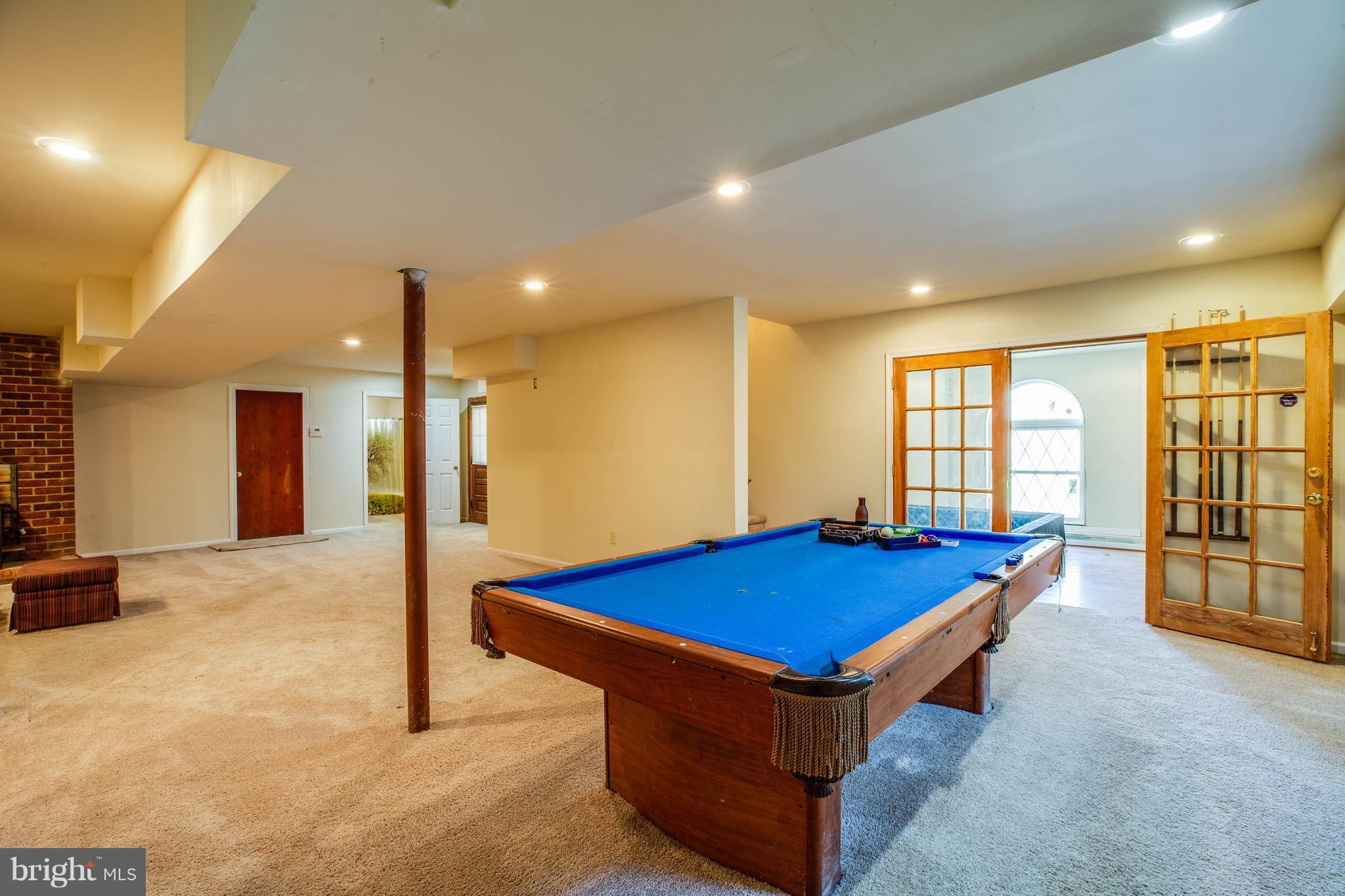 16195 Ridge Road King George, VA 22485 - Photo 23 of 29 Family room and poll table conveys!!