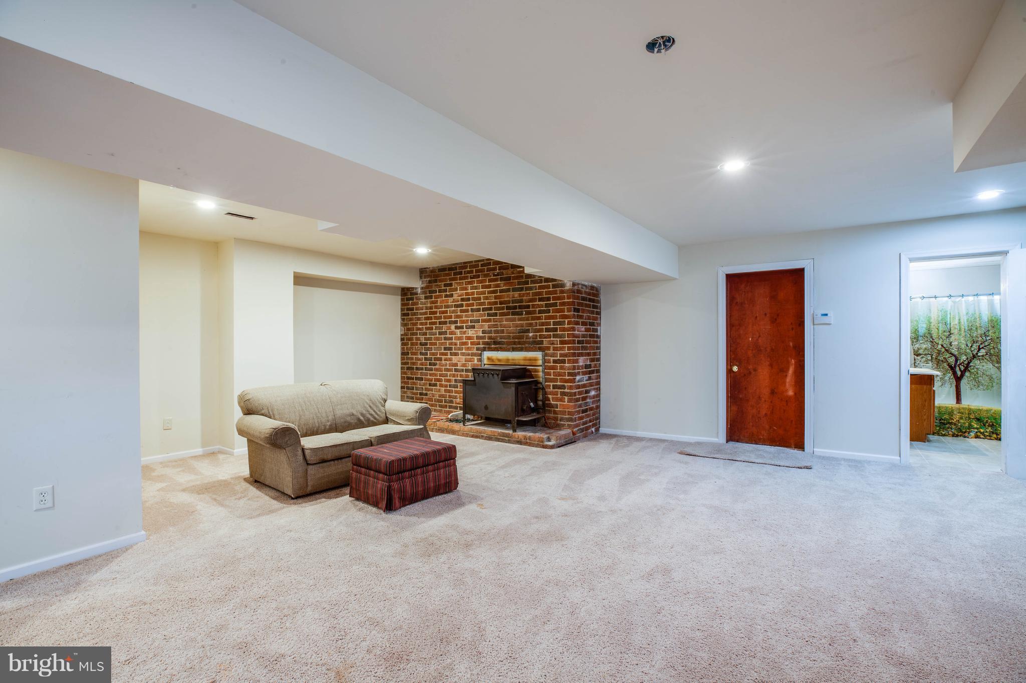 16195 Ridge Road King George, VA 22485 - Photo 25 of 29 Large family room for entertaining