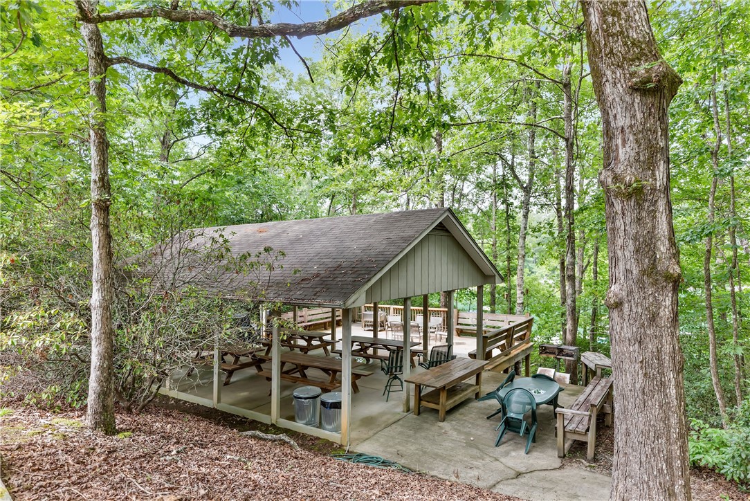 813 Inland Trail Salem, SC 29676 - Photo 35 of 39 Community picnic area