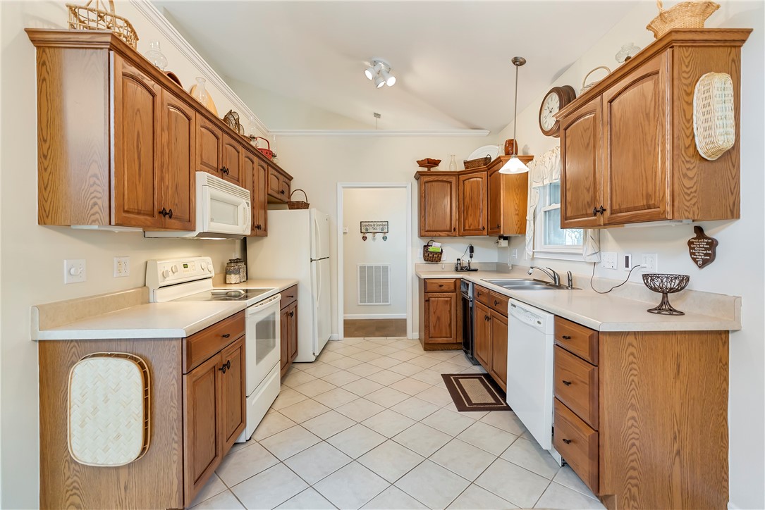 813 Inland Trail Salem, SC 29676 - Photo 4 of 39 Kitchen comes filled with pots and pans if desired