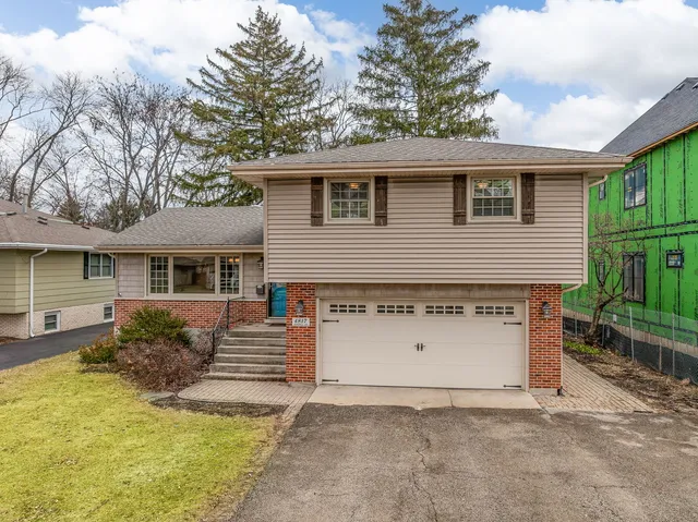 $700,000 | 4817 Stonewall Avenue, Downers Grove, IL 60515