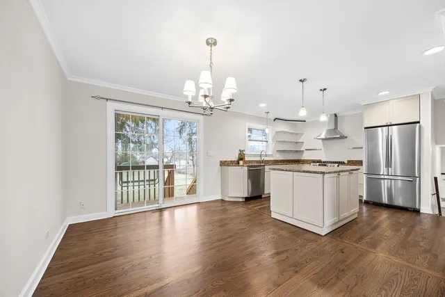 $700,000 | 4817 Stonewall Avenue, Downers Grove, IL 60515