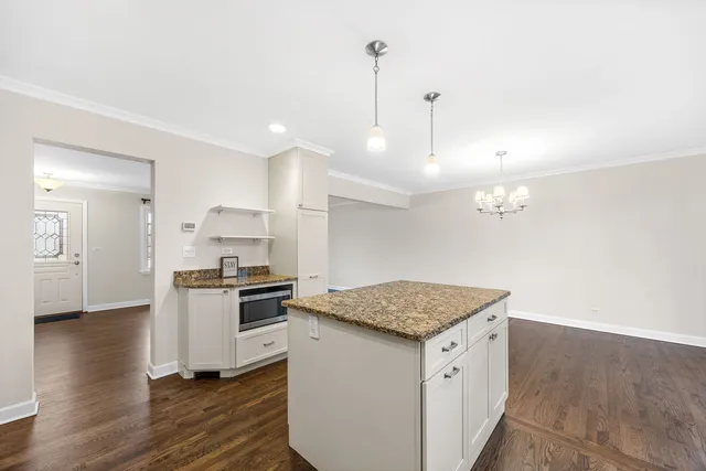 $700,000 | 4817 Stonewall Avenue, Downers Grove, IL 60515