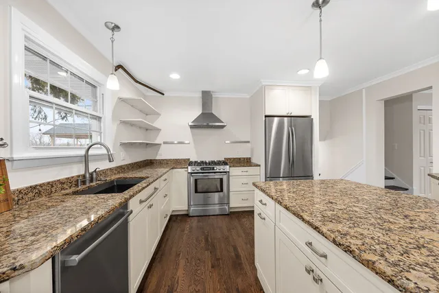 $700,000 | 4817 Stonewall Avenue, Downers Grove, IL 60515