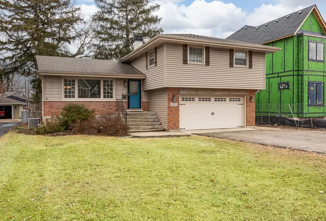 $700,000 | 4817 Stonewall Avenue, Downers Grove, IL 60515