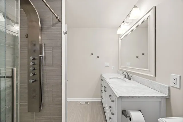 $700,000 | 4817 Stonewall Avenue, Downers Grove, IL 60515