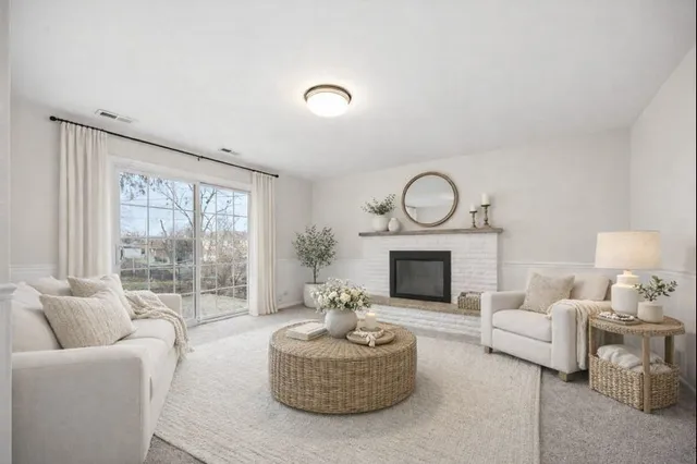 $700,000 | 4817 Stonewall Avenue, Downers Grove, IL 60515