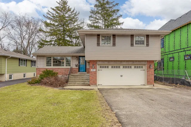$700,000 | 4817 Stonewall Avenue, Downers Grove, IL 60515