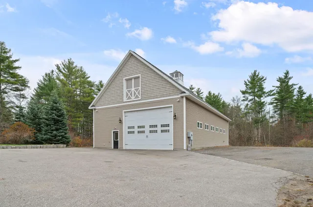 $1,650,000 | 65 Lake Road, Brentwood, NH 03833