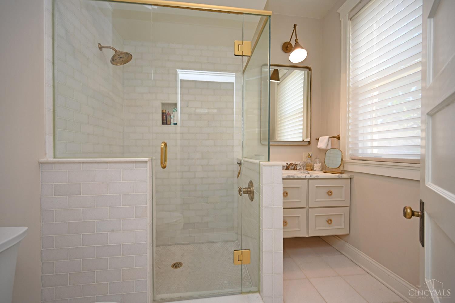 2136 Madison Road, Unit B Cincinnati, OH 45208 - Photo 30 of 41