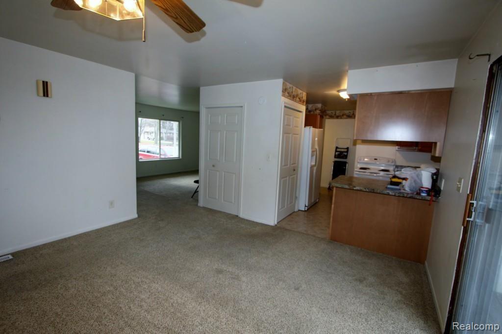 1087 Ransom Drive Flint, MI 48507 - Photo 7 of 21 006.jpg