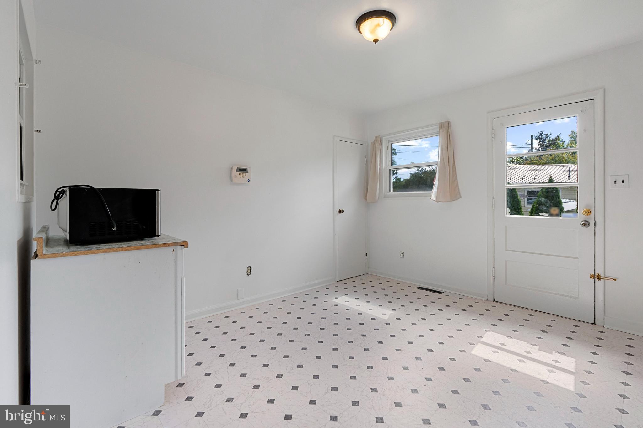 18 John Collins Circle Dover, DE 19904 - Photo 6 of 17 a bedroom with a bed and a tv