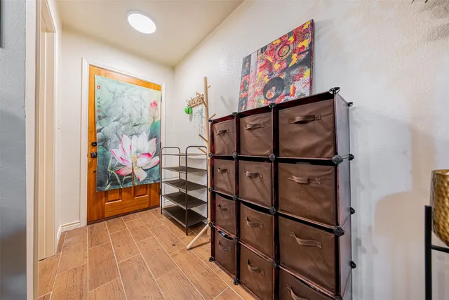 a view of entryway with a rug