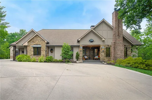 $3,375,000 | 8700 Meadow Lane, Leawood, KS 66206