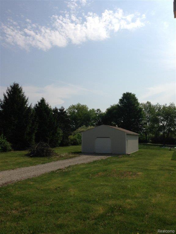 2122 Argentine Road Howell, MI 48855 - Photo 3 of 13 POLE BAR