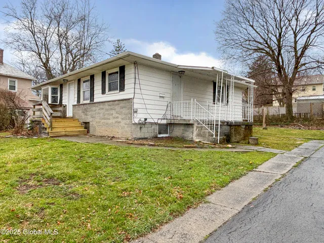 $179,900 | 3 Schuyler Avenue, Ravena, NY 12143