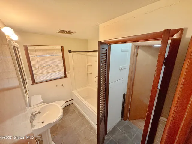 $179,900 | 3 Schuyler Avenue, Ravena, NY 12143