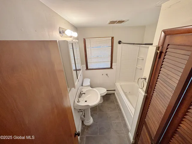 $179,900 | 3 Schuyler Avenue, Ravena, NY 12143