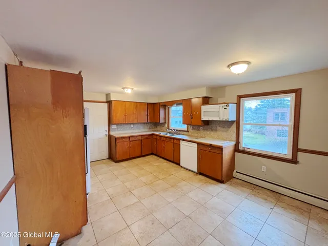 $179,900 | 3 Schuyler Avenue, Ravena, NY 12143