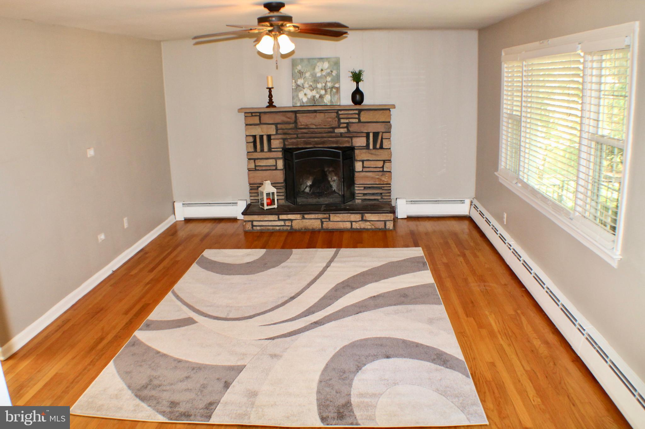 204 River Road Washington Crossing, PA 18977 - Photo 11 of 31 Living Room