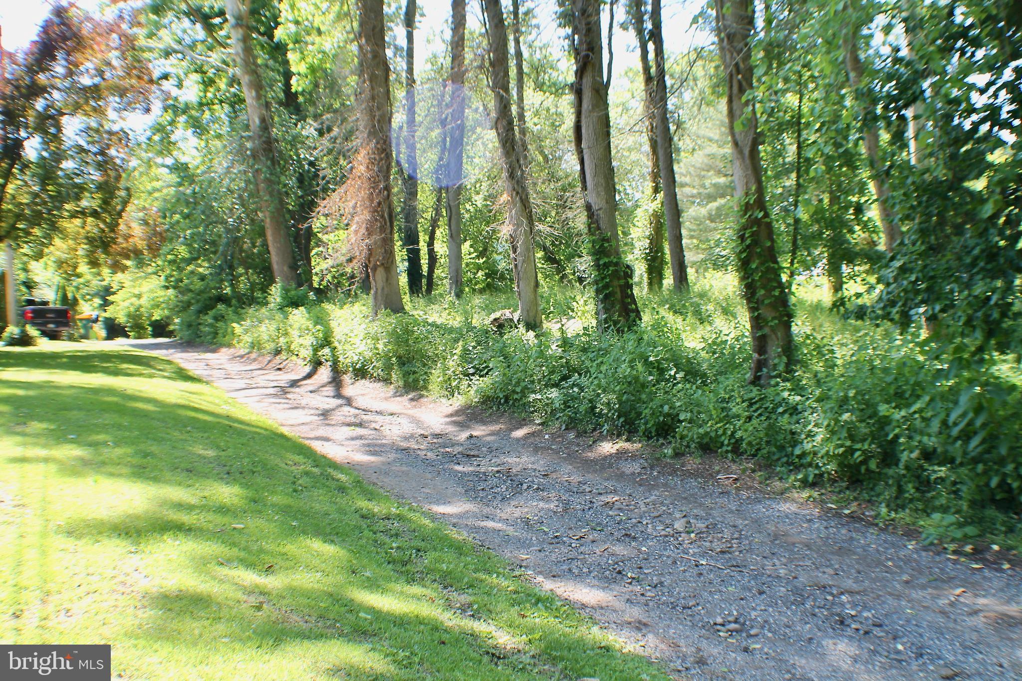 204 River Road Washington Crossing, PA 18977 - Photo 27 of 31 Washington Ave-Private Road to additional parking.