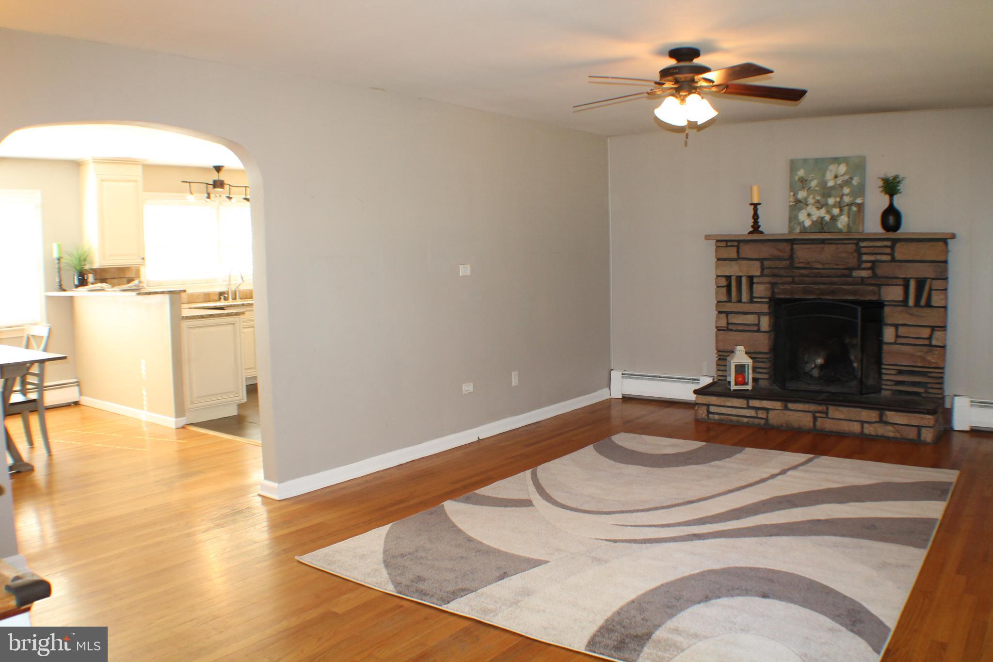 204 River Road Washington Crossing, PA 18977 - Photo 10 of 31 Living Room