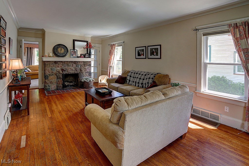 3323 East Fairfax Road Cleveland, OH 44118 - Photo 2 of 24