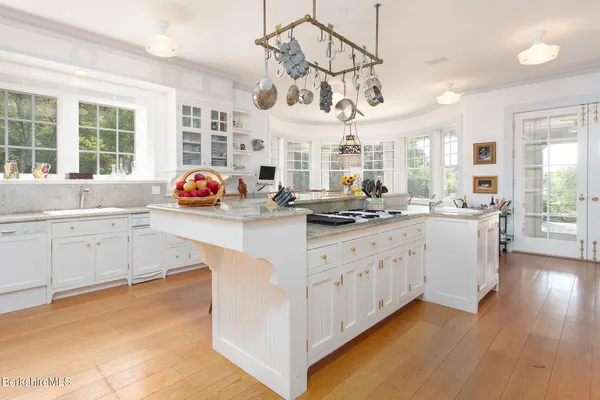 $3,995,000 | 662 Brewer Hill Road, New Marlborough, MA 01244