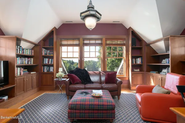 $3,995,000 | 662 Brewer Hill Road, New Marlborough, MA 01244