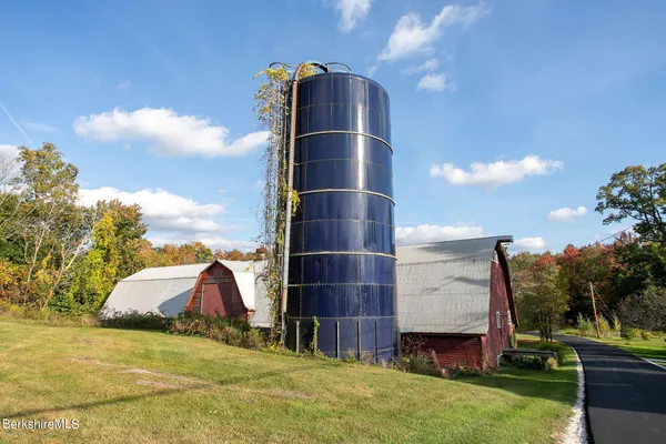 $3,995,000 | 662 Brewer Hill Road, New Marlborough, MA 01244