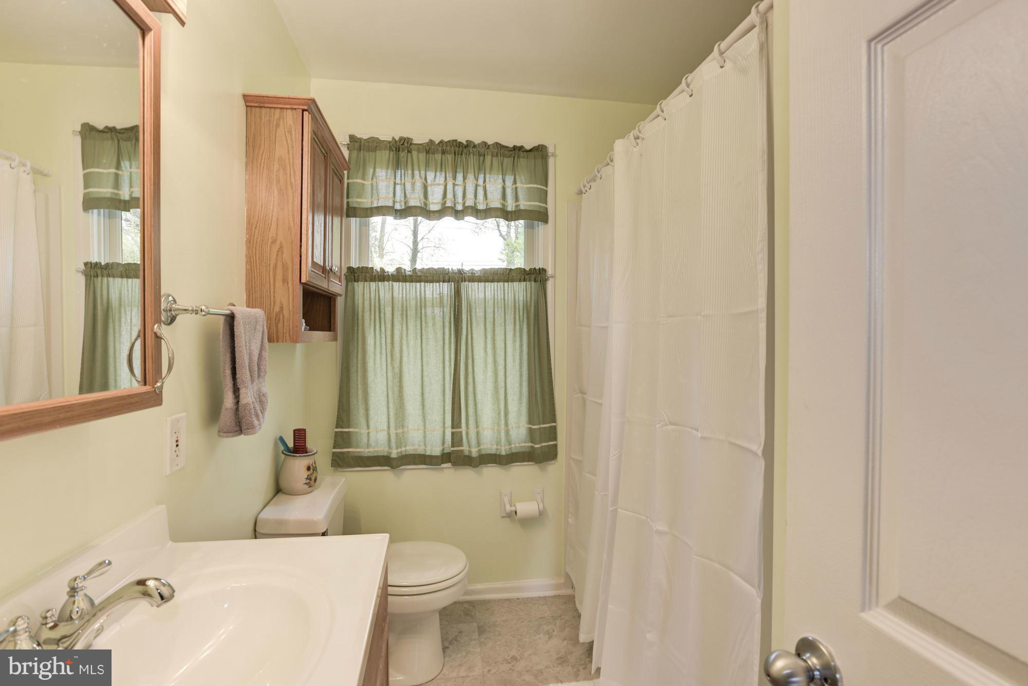6407 Banbury Road Baltimore, MD 21239 - Photo 15 of 26 Main level full bath. Another in lower level.