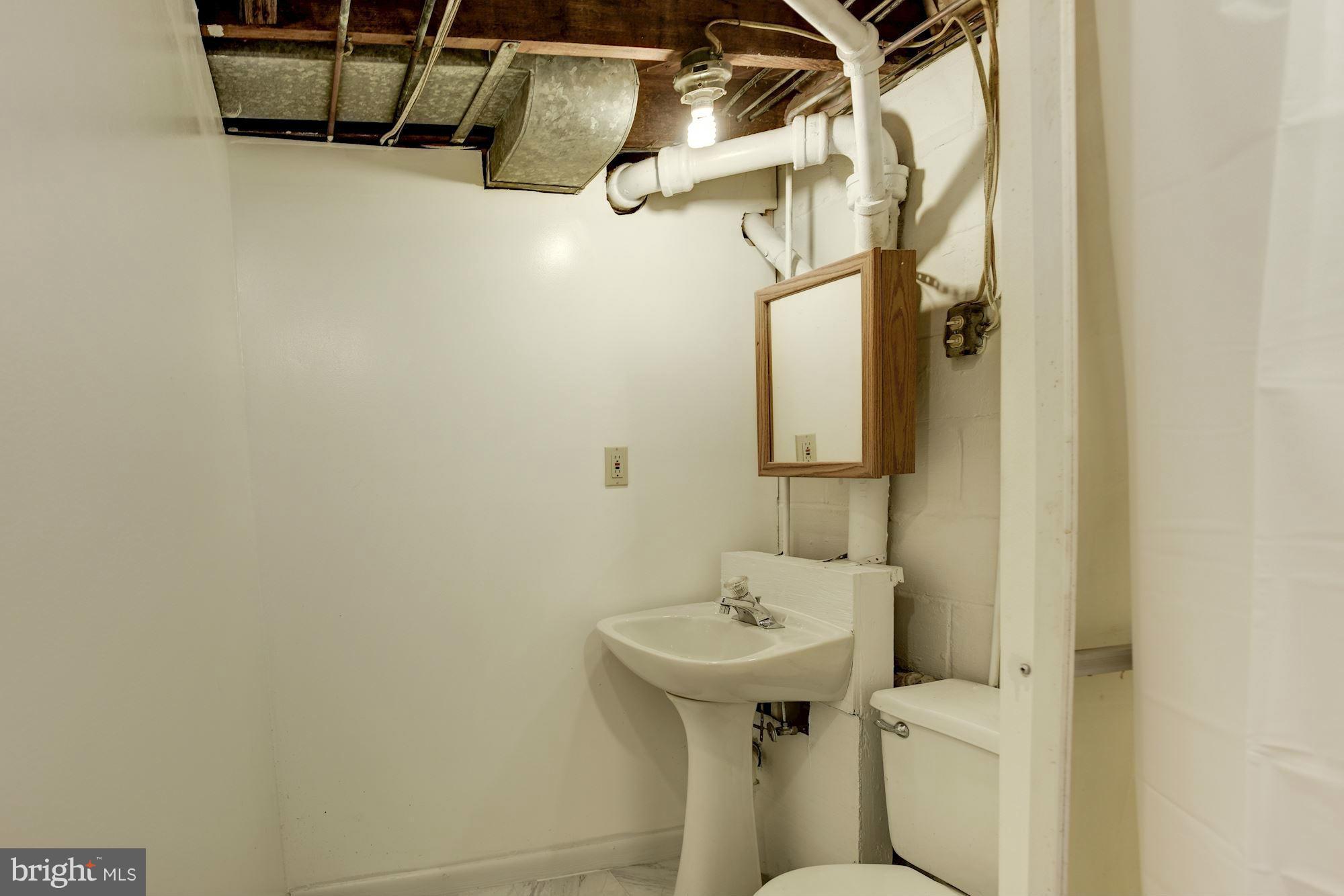 6407 Banbury Road Baltimore, MD 21239 - Photo 20 of 26 Full bath in lower level.