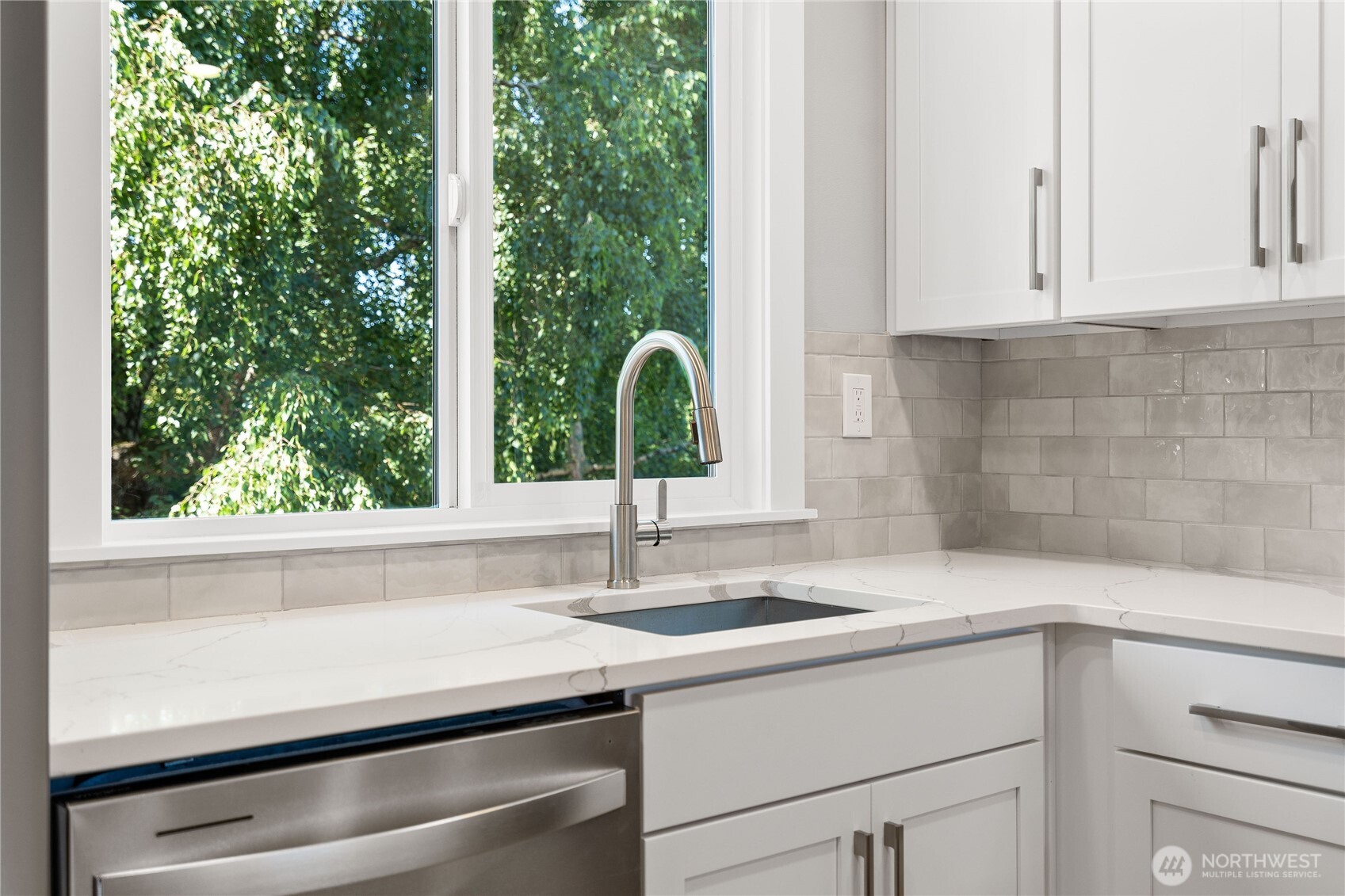 10005 North Davies Road Lake Stevens, WA 98258 - Photo 13 of 40 a sink with a window