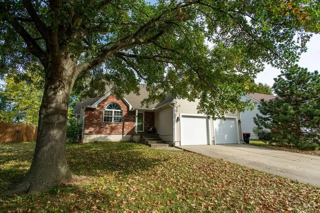 $399,000 | 1603 Roanoke Drive, Warrensburg, MO 64093