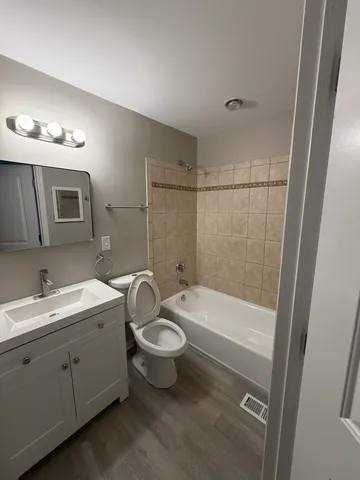 $1,795 | 1840 West Highland Avenue, Unit E204, Elgin, IL 60123