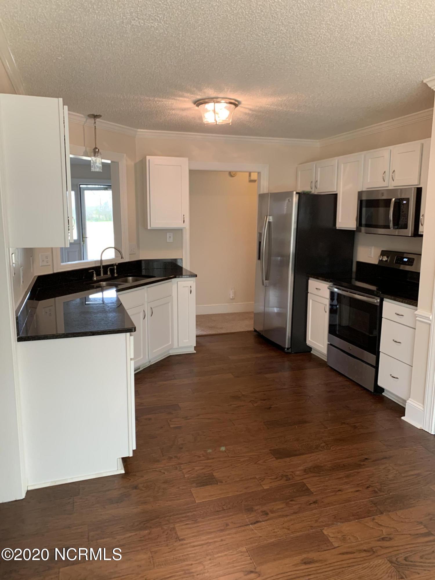 4283 Frog Level Road Winterville, NC 28590 - Photo 12 of 16 Kitchen
