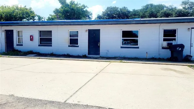 $1,000 | 424 North Charles Street, Daytona Beach, FL 32114