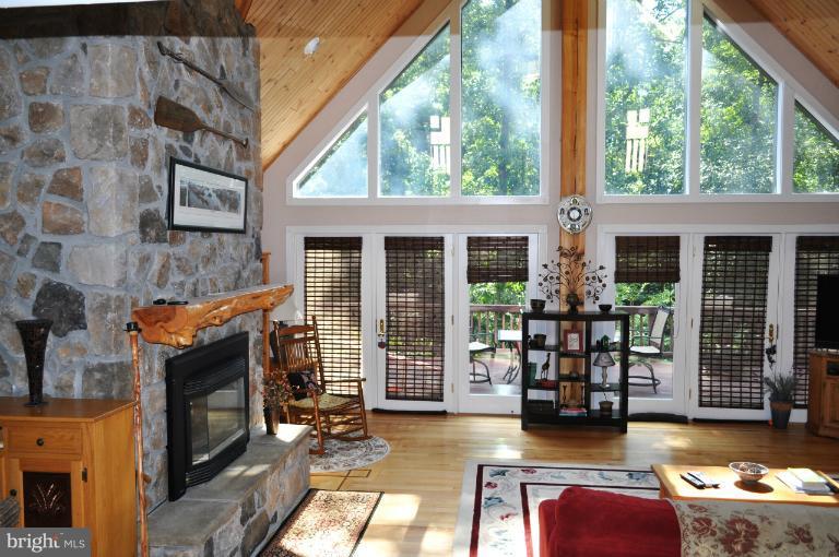 180 Stoney Bottom Road Front Royal, VA 22630 - Photo 5 of 29 Living Room