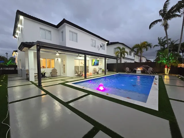 $1,199,999 | 1680 Southwest 154th Path, Miami, FL 33185