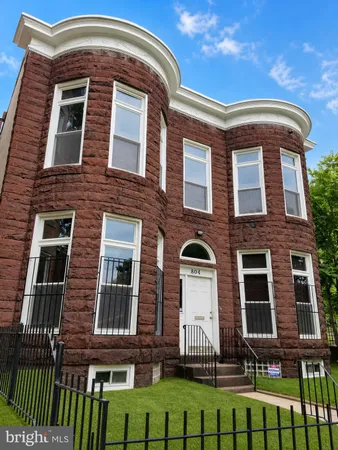$2,695 | 804 Hollins Street, Unit 1, Baltimore, MD 21201