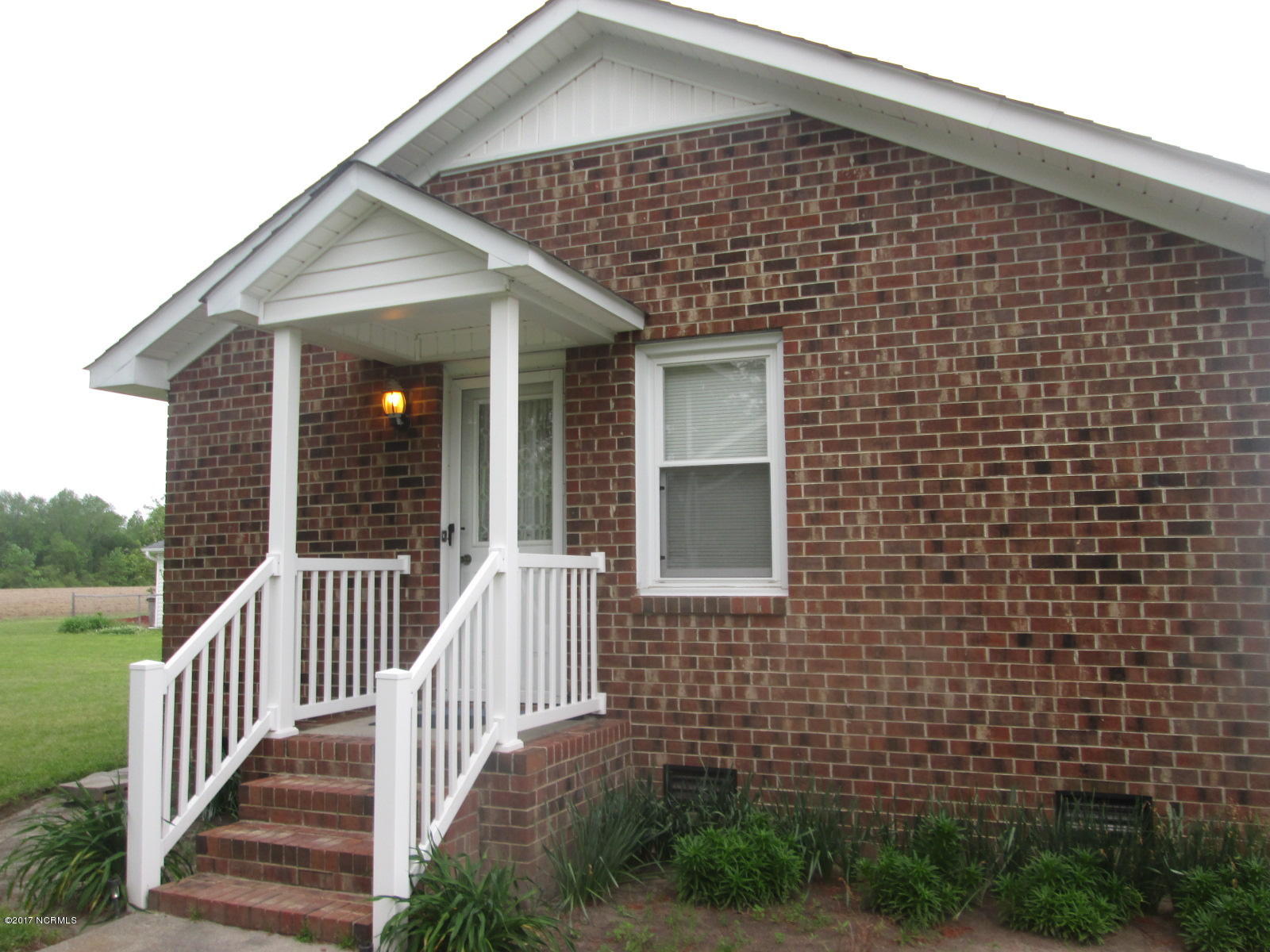 3852 Robin Road Ayden, NC 28513 - Photo 13 of 42 Robin side stoop 2