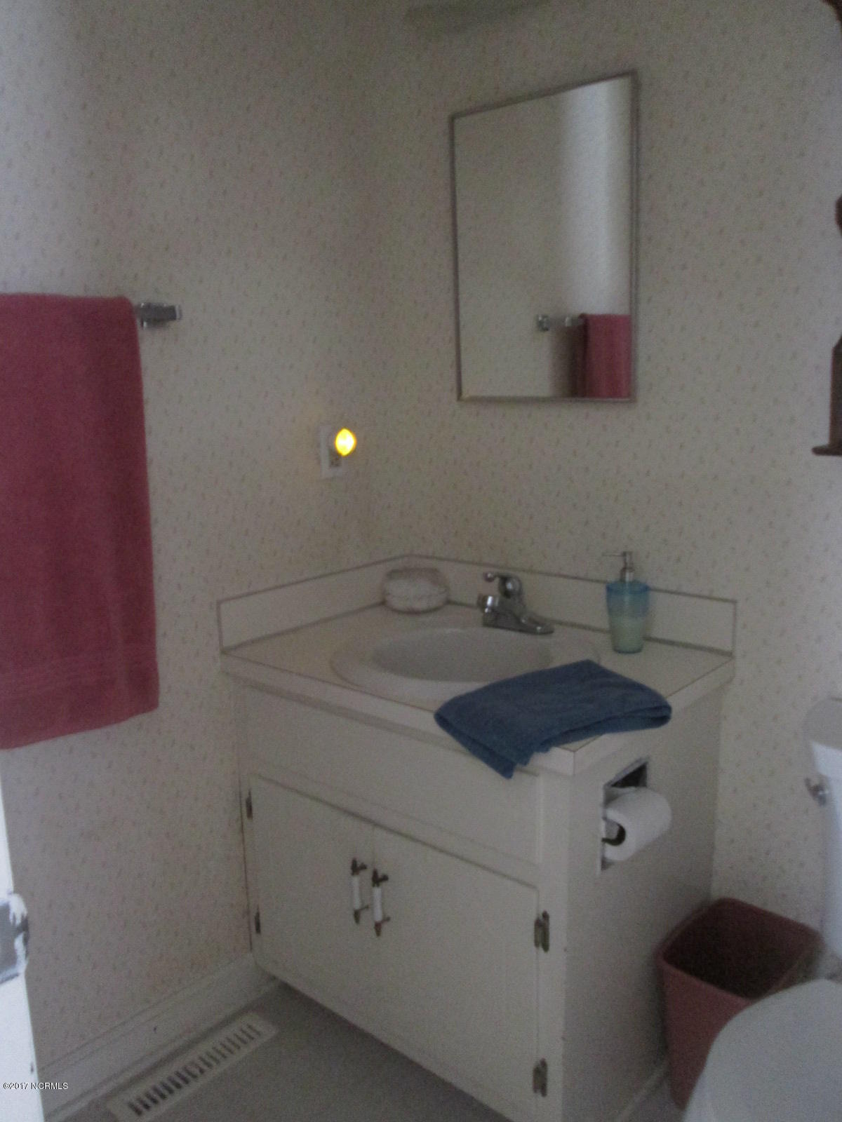 3852 Robin Road Ayden, NC 28513 - Photo 36 of 42 A master bath